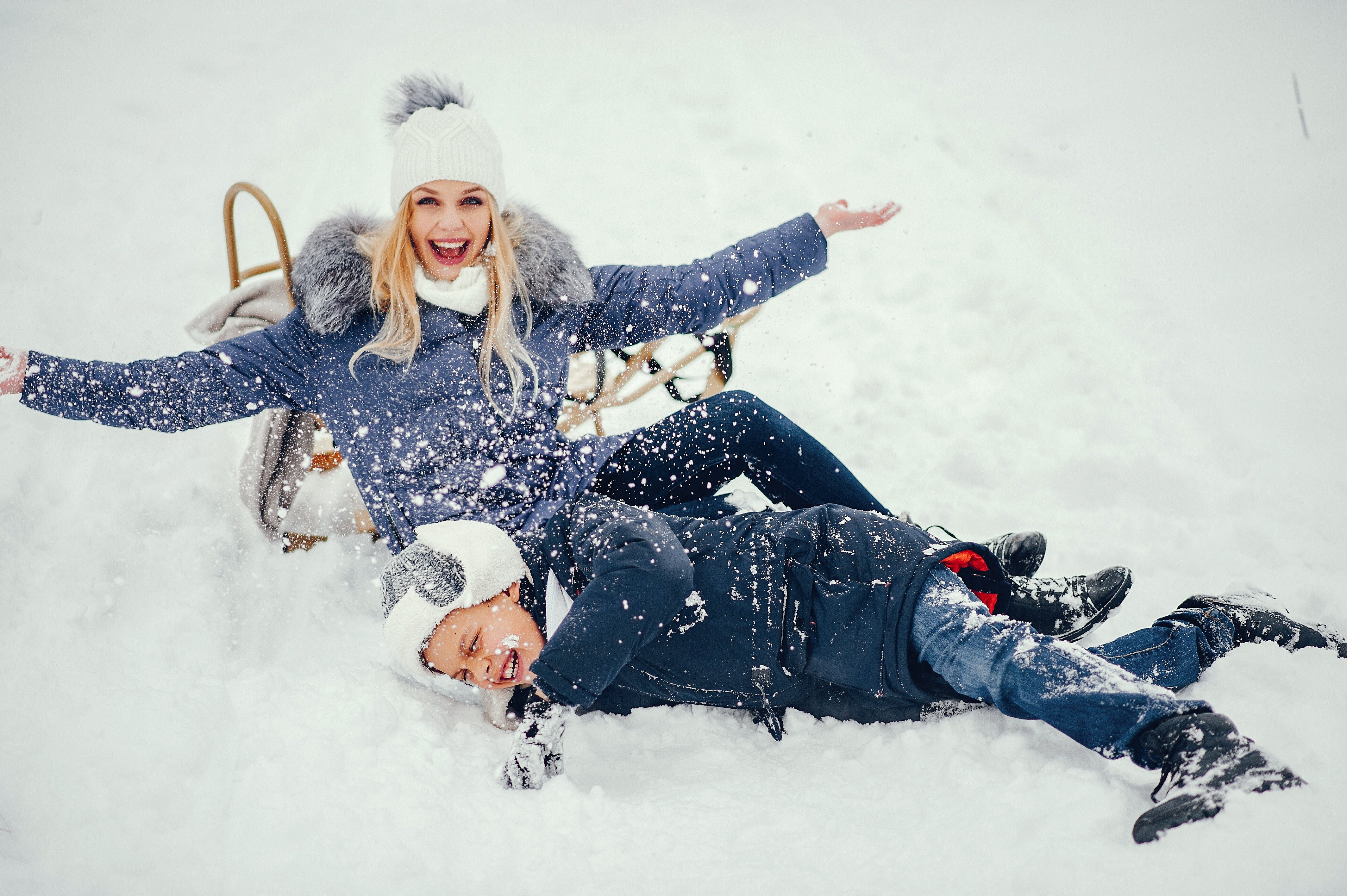 mother-with-cute-son-winter-oark