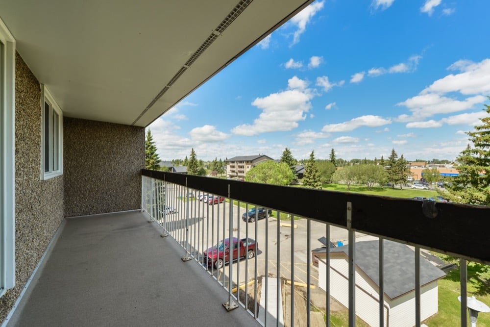 photo de la propriété pour le 17735 64 Ave NW, St Albert