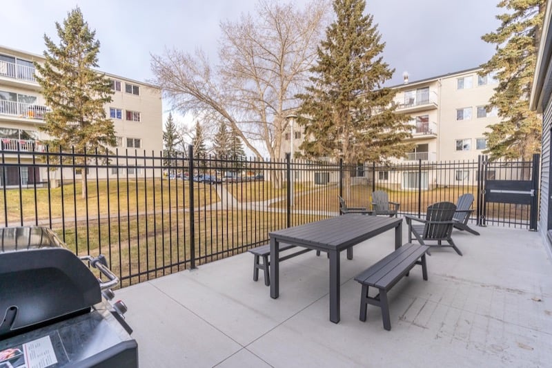 photo de la propriété pour le 17738 81 Ave. NW, St Albert