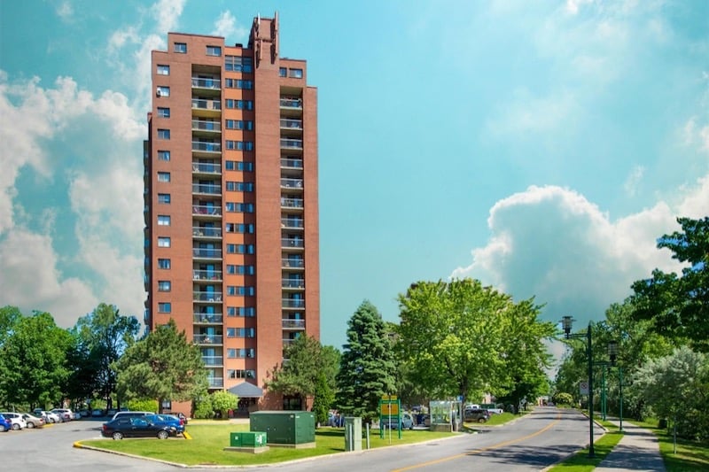 property photo for 100-400 Place Juge Desnoyers, Montréal - Brossard