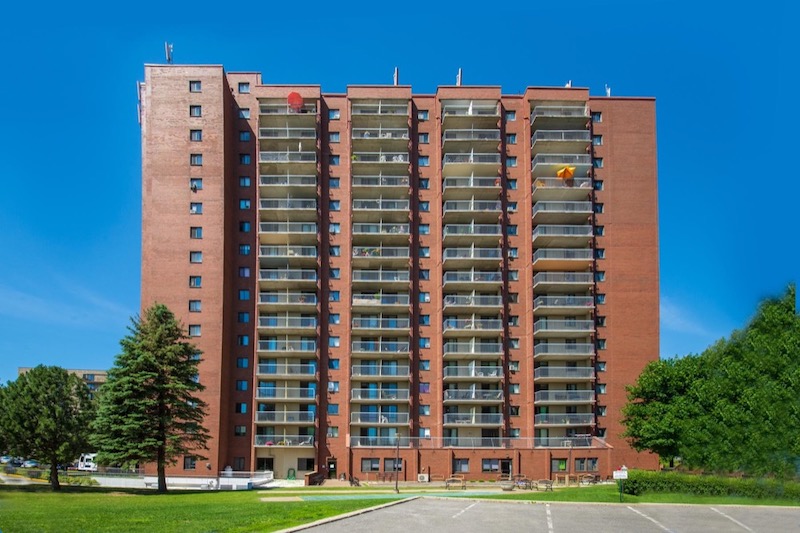 photo de la propriété pour le 100-400 Place Juge Desnoyers, Montréal - Brossard