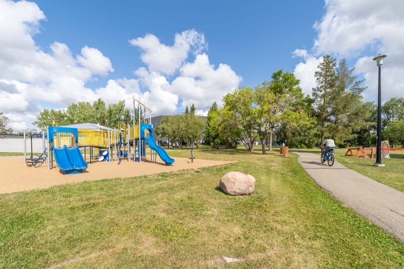 photo de la propriété pour le 500 Rivercrest Cres., St Albert