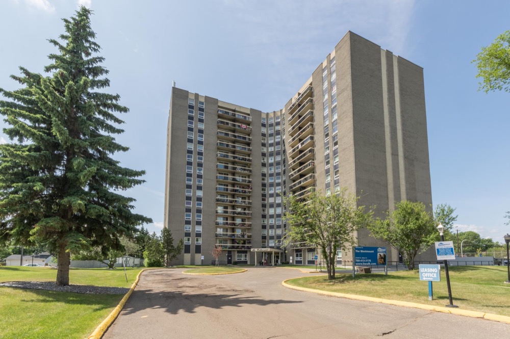 photo de la propriété pour le 11230 St.Albert Trail, St Albert